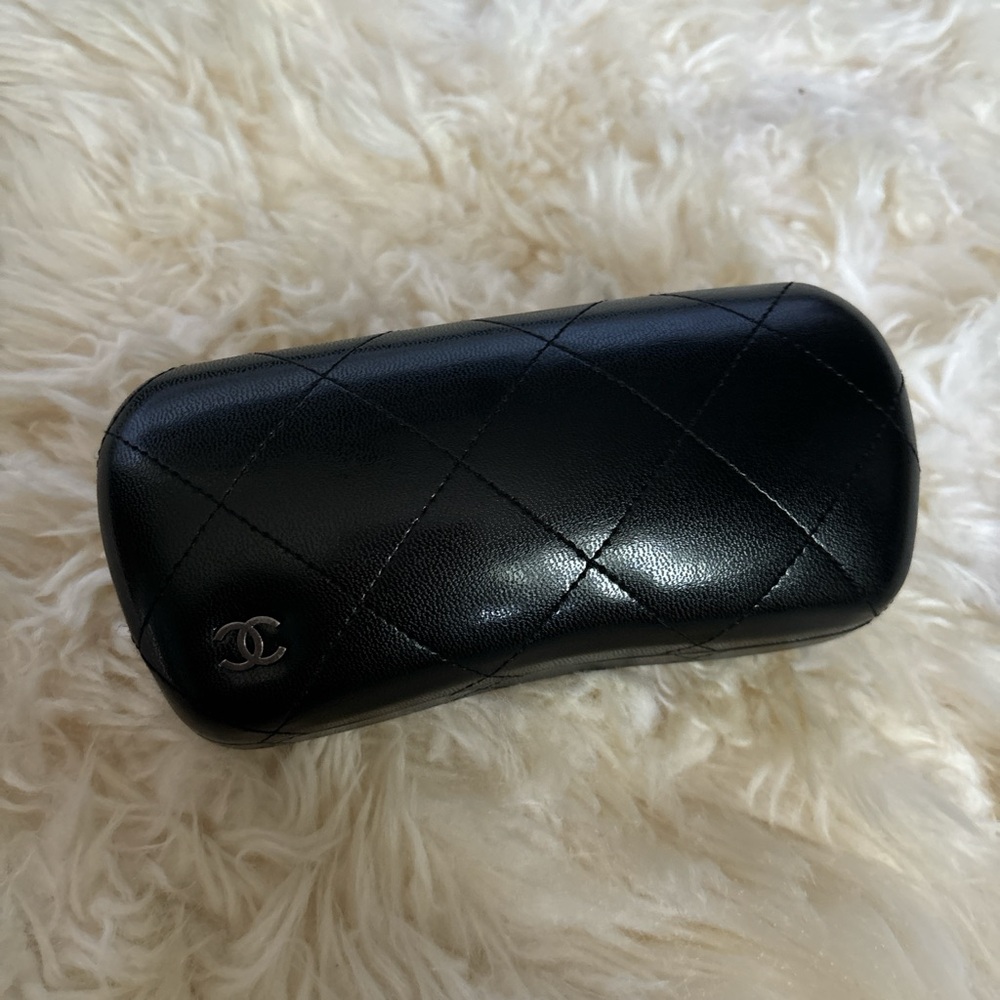 Chanel sunglasses worn two times great condition